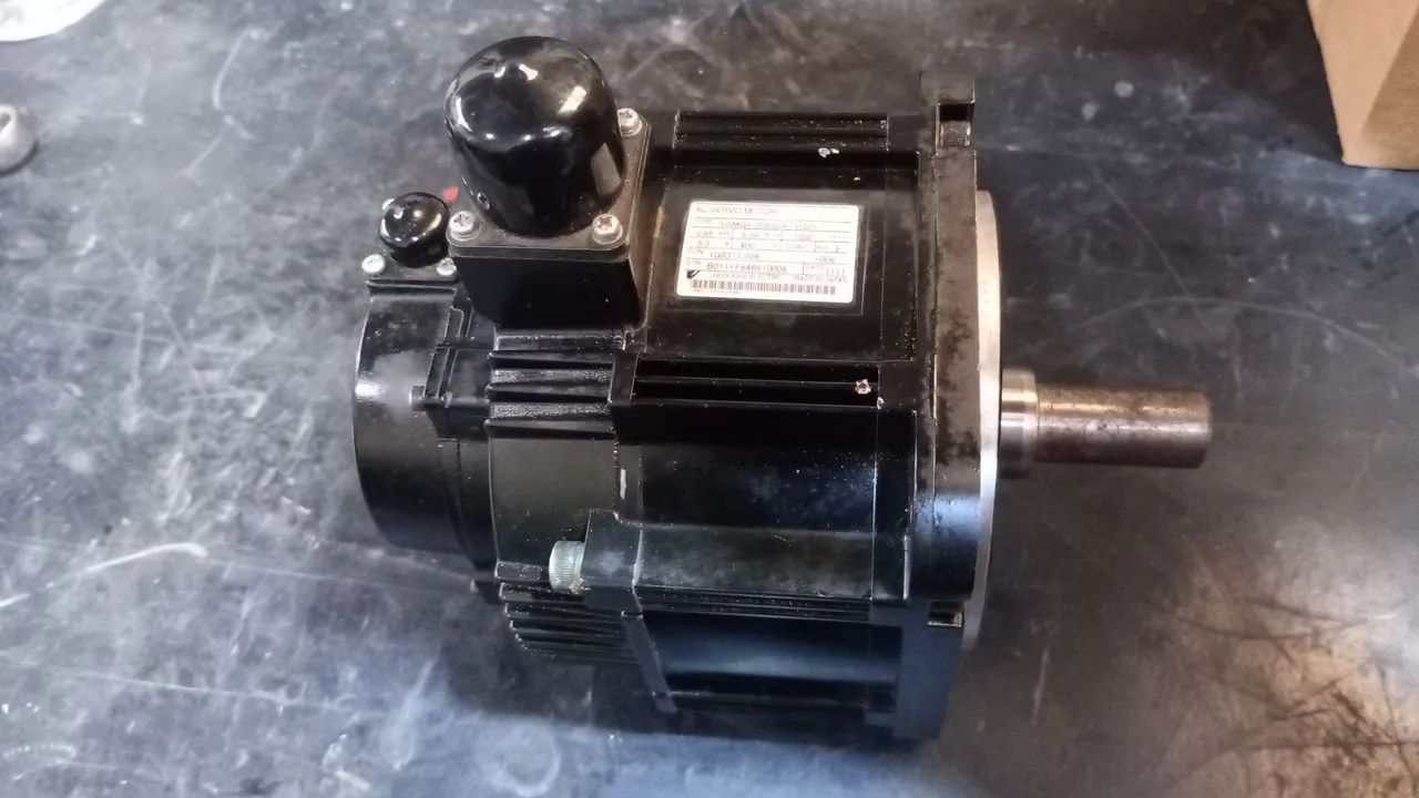 Servo Motor CA Yaskawa, modelo SGMGV-09DDW-YG25