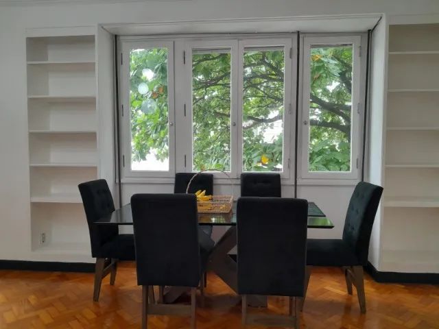Conjunto de 4 cadeiras com encosto quebrado 