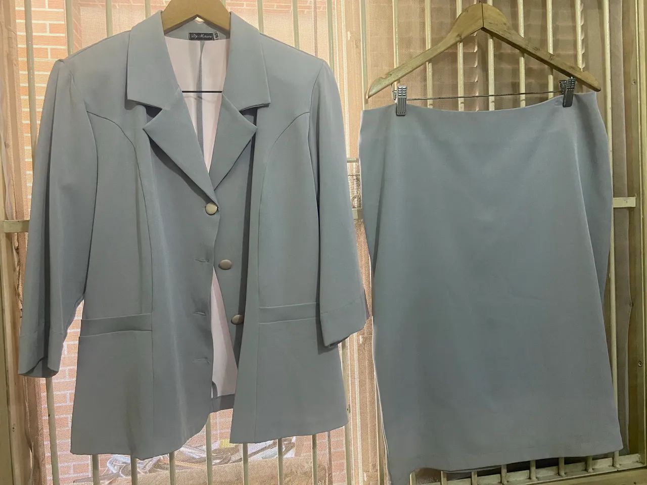 Conjunto de saia e blaizer cinza GG - Foto 3