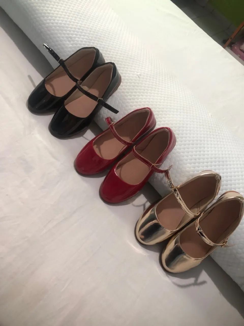 Vende -se 3 pares de sapatos novos. - Foto 2