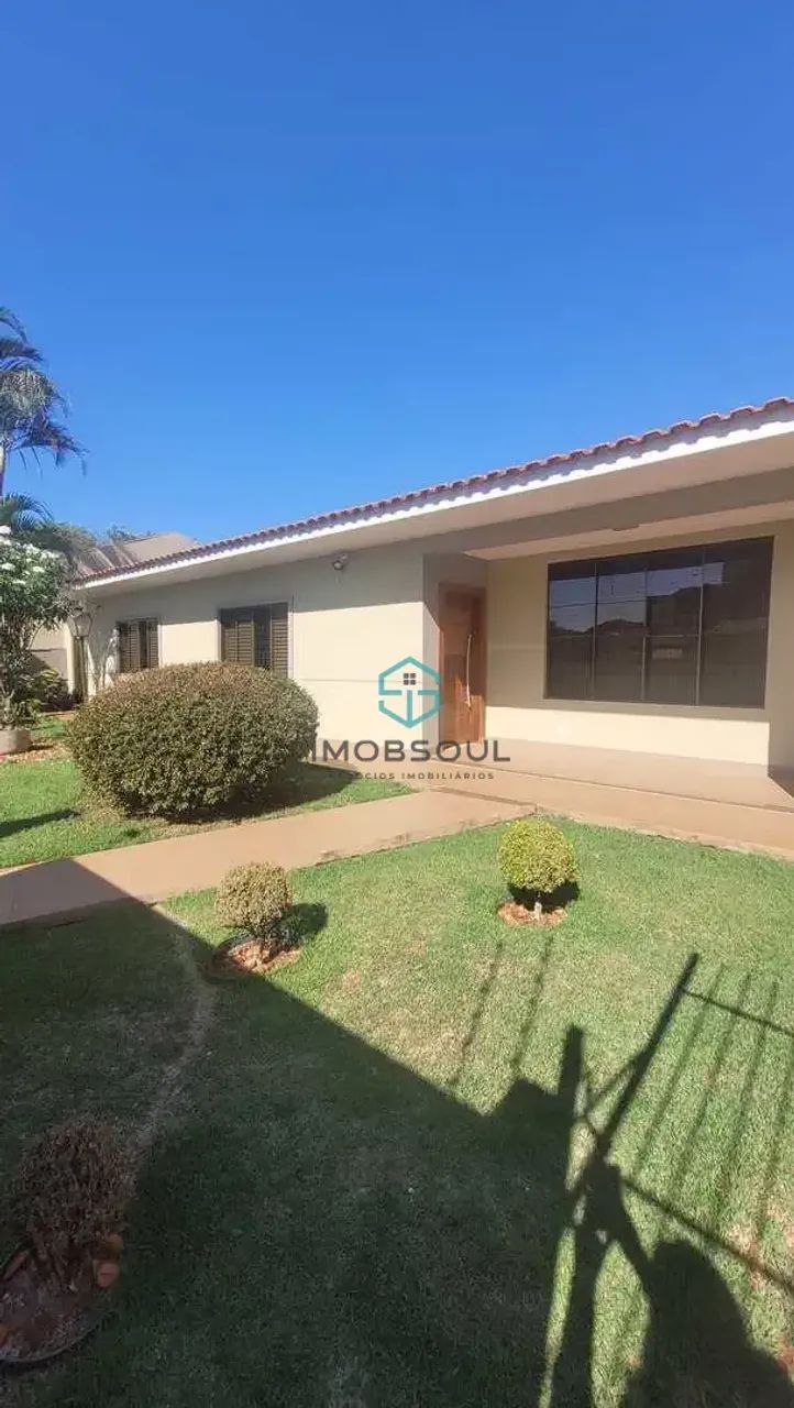 Casa com 3 quartos, 5 vagas e 280m² à venda no Zona 04, Maringá/PR