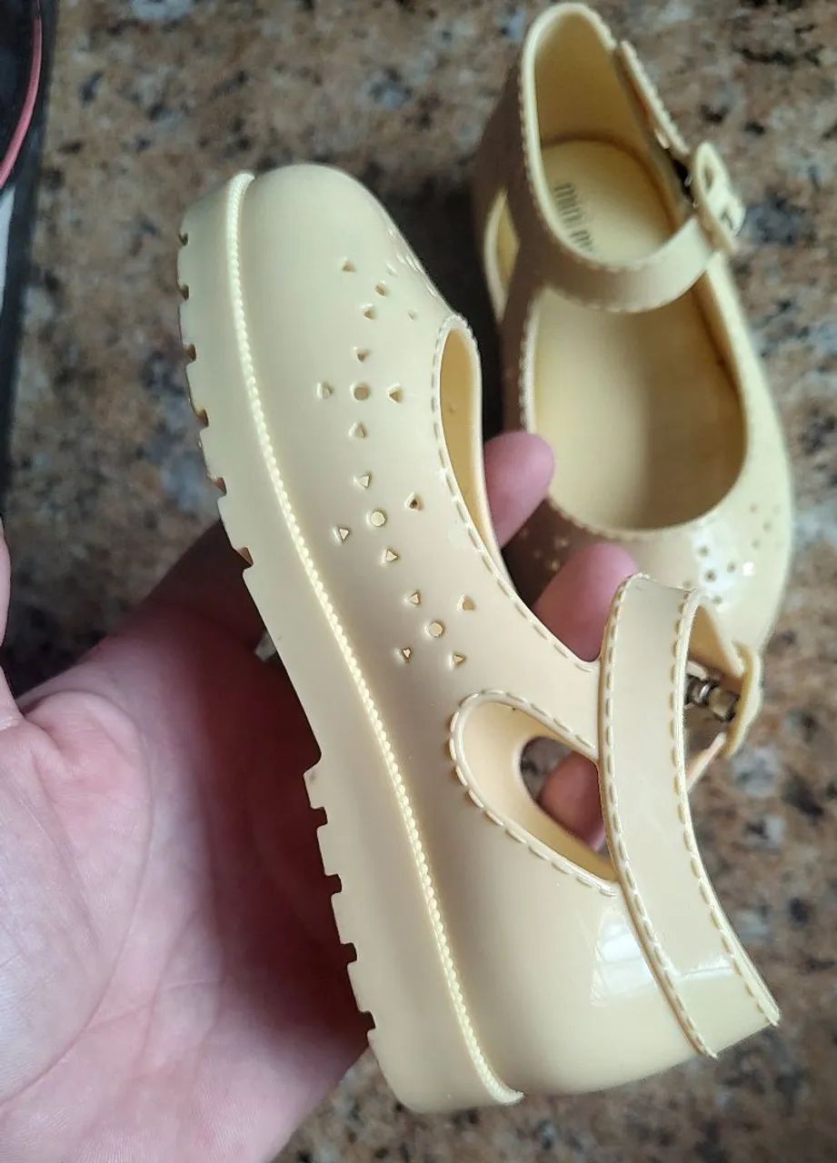 sapatilha estilo boneca da marca Mini Melissa  - Foto 2