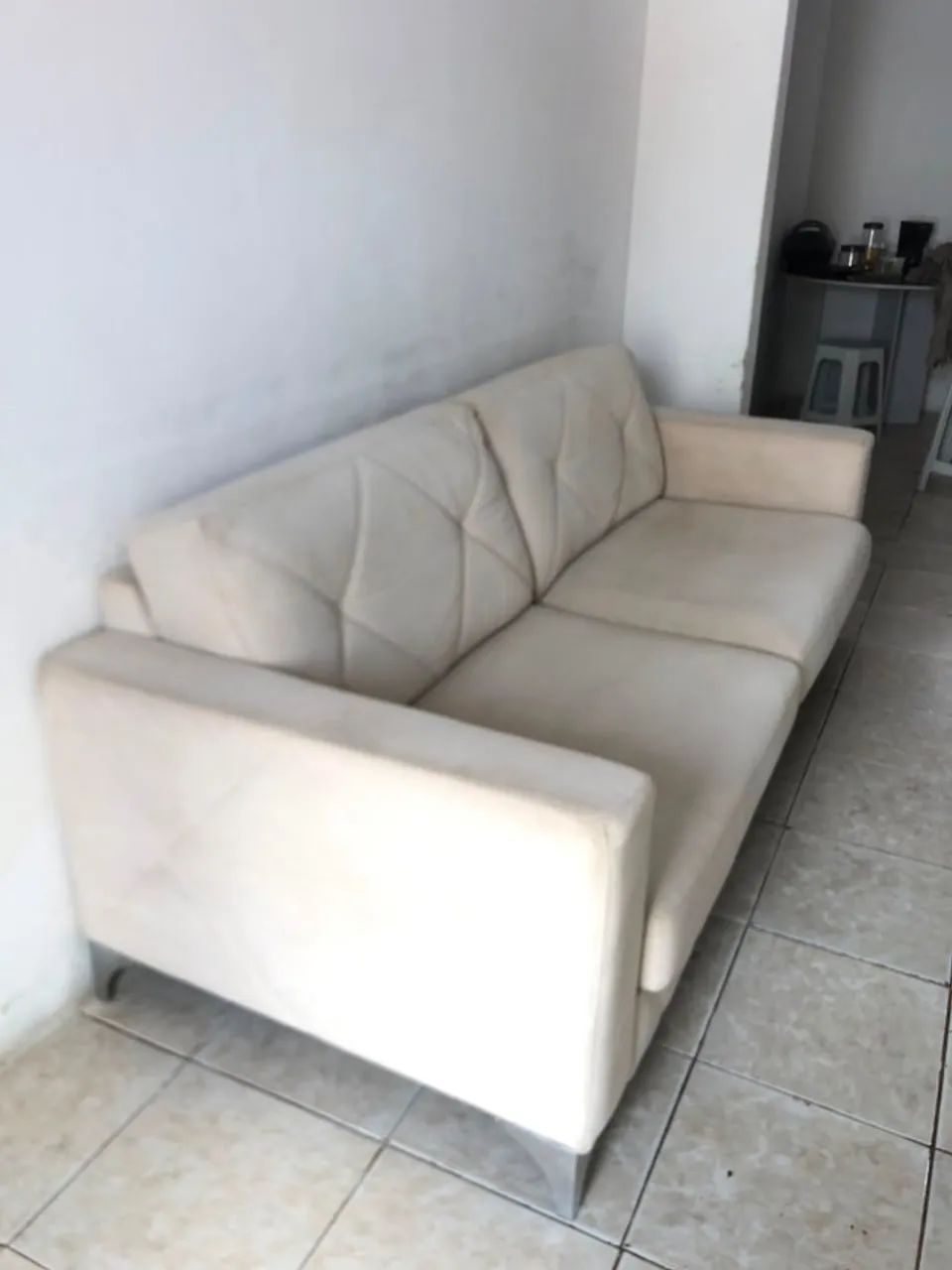 SOFÁ 3 LUGARES FIXO BEGE EM VELUDO LUXOR - SPAZZIO - Foto 5