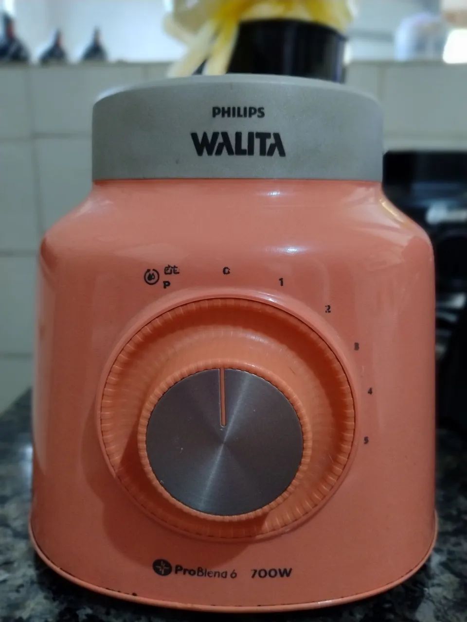 Liquidificador Walita pro blend Rosé e Philco Preto 