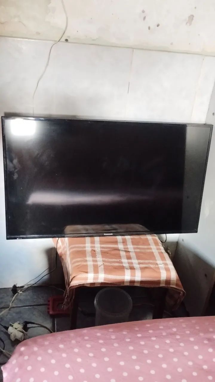 Vendo TV Full HD boa e grande. 