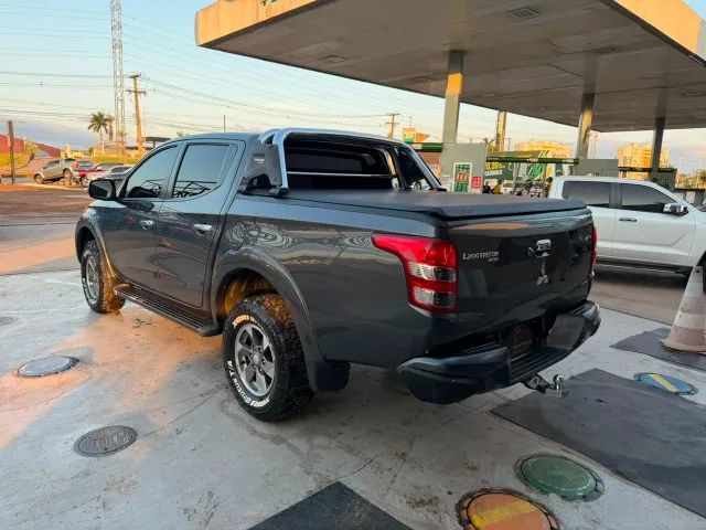 Mitsubishi L200 Triton Sport HPE 2.4 CD Diesel Aut. 2019 - Foto 4