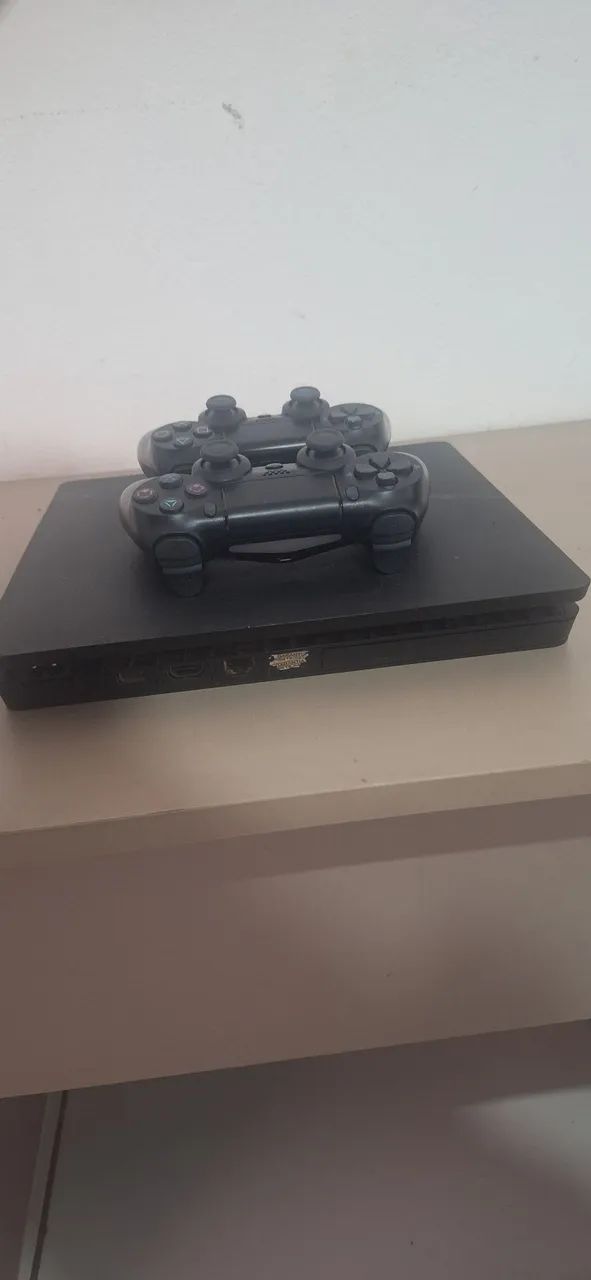 Ps4 slim com 2 controles e vários jogos - Foto 4