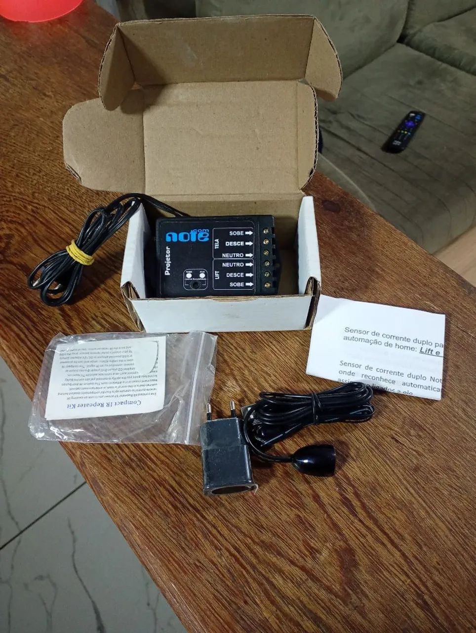 Sensor de corrente para tela de projeção 