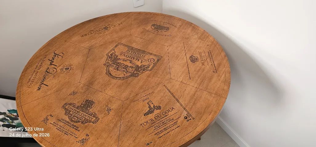 Mesa de jantar redonda com tema de vinho - Foto 3