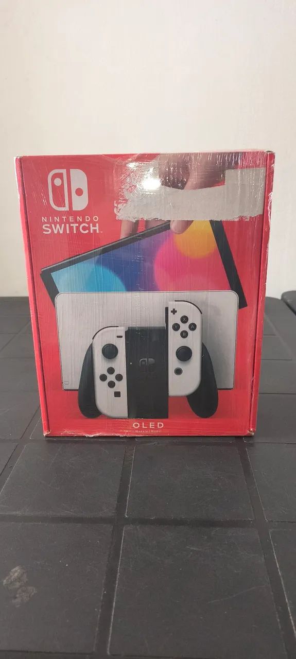 Nintendo Switch OLED na caixa 