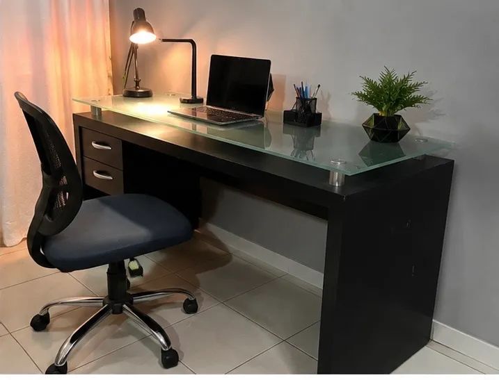 Mesa de Escritório com Tampo de Vidro 