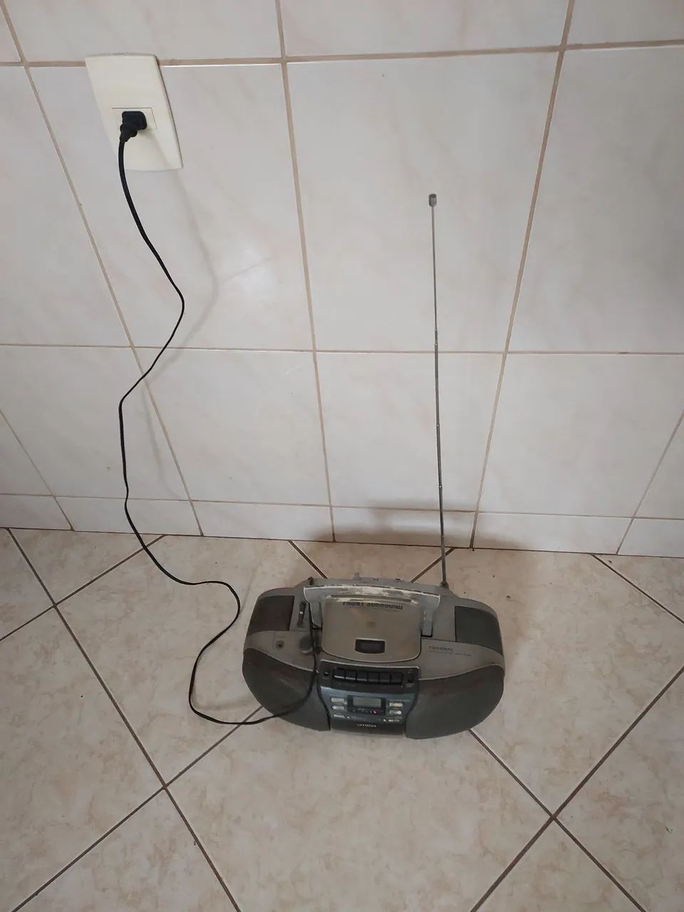 Aparelho de som aiwa funcionando.  - Foto 3