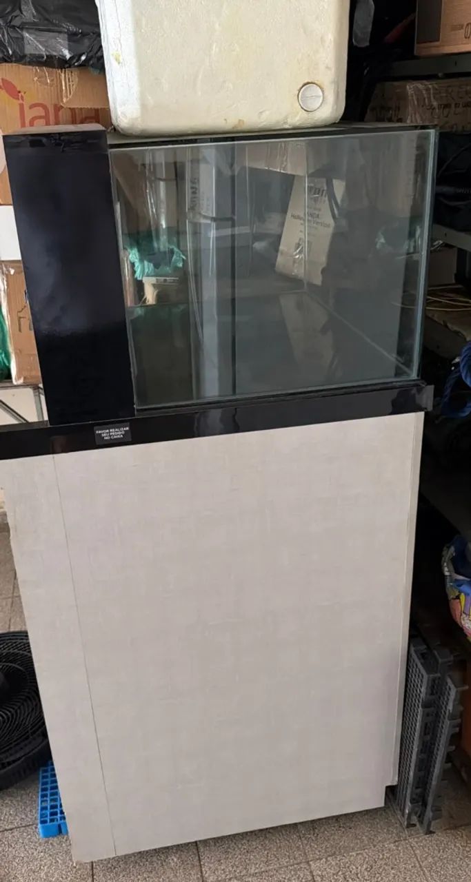 Balcão de atendimento com vitrine de vidro - Foto 2