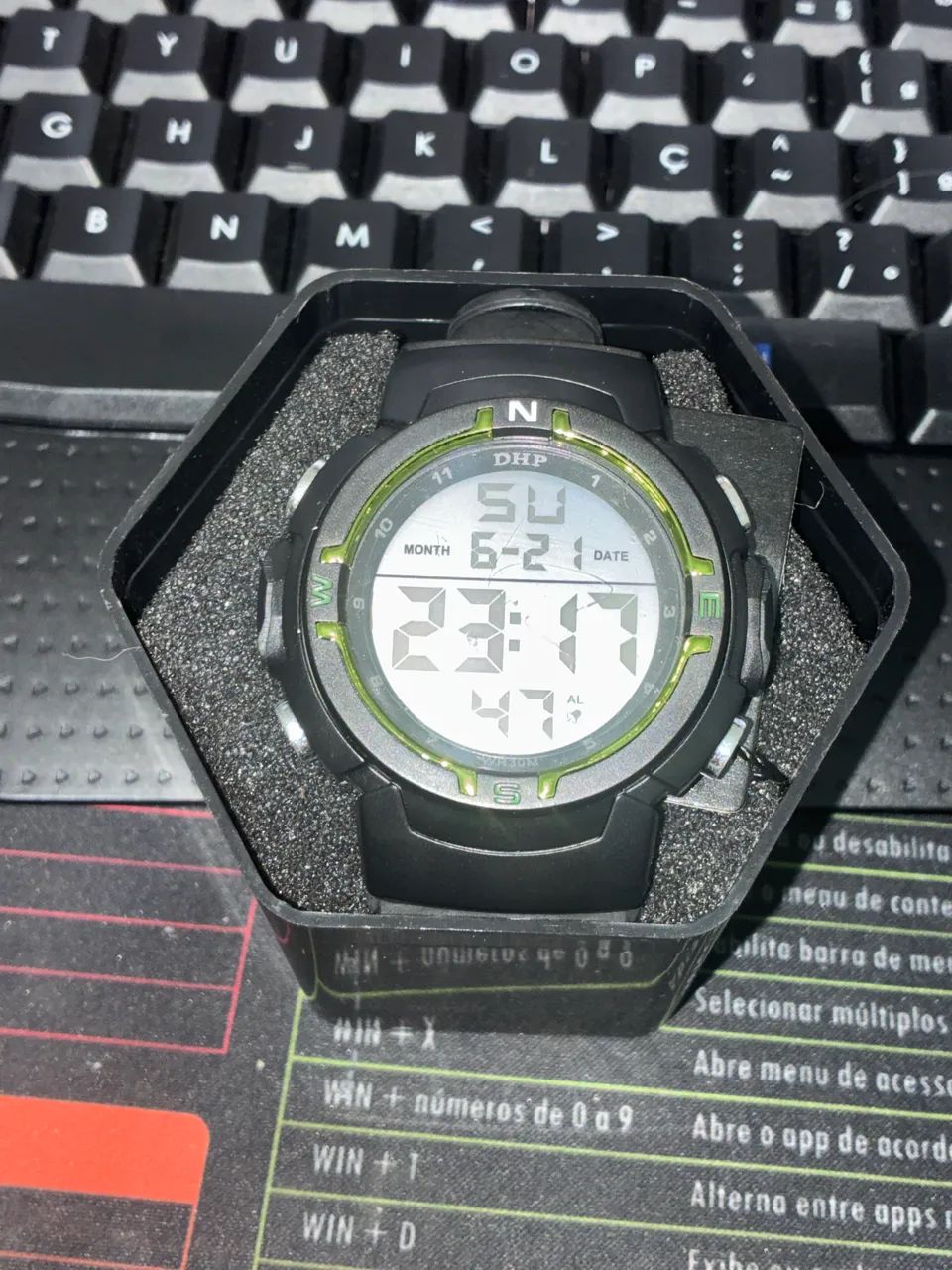 Relógio digital esportivo DHP com LED e estilo aventureiro - Foto 2