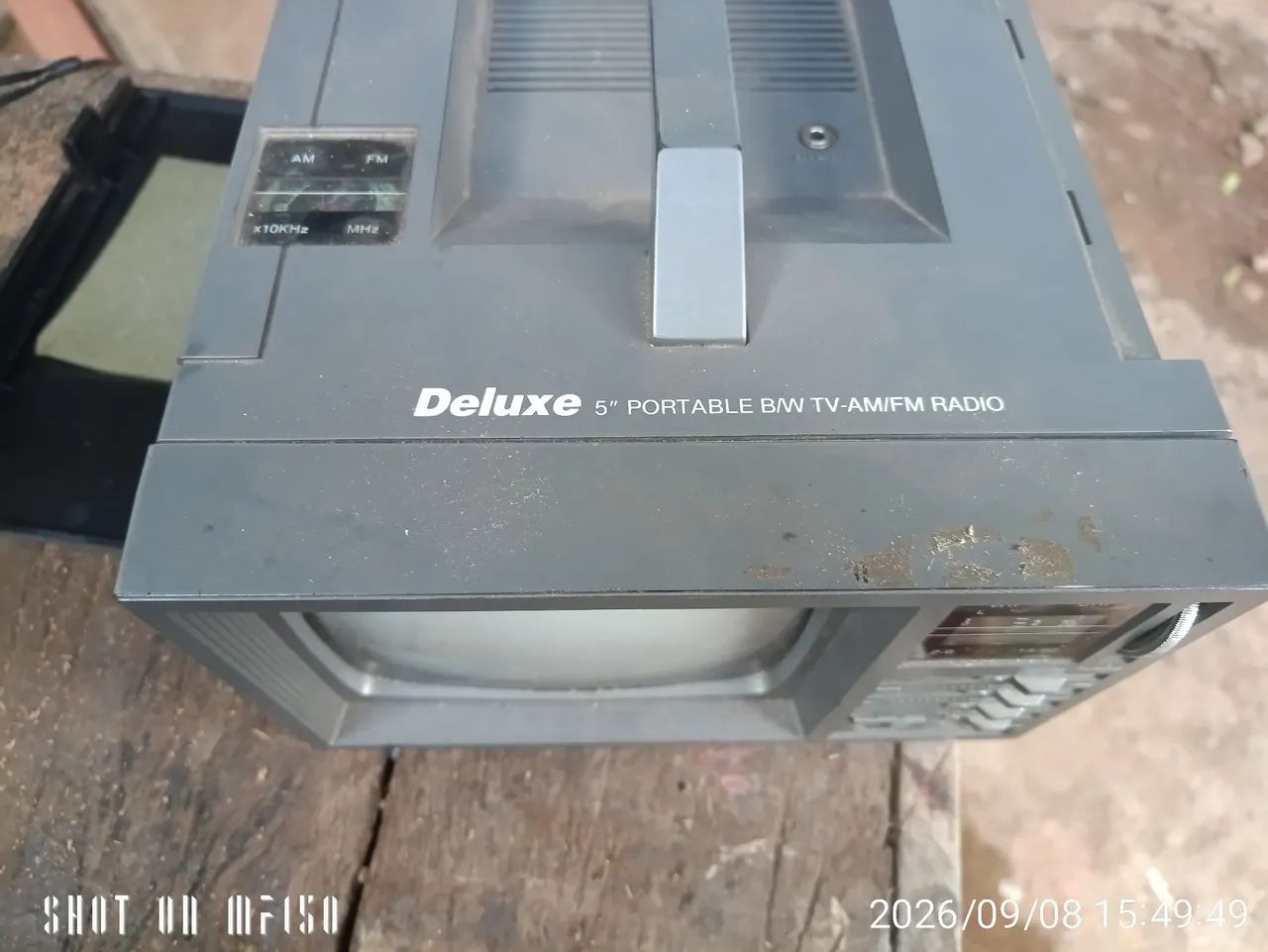 Vendo Mini TV e rádio funciona o rádio a TV não funciona tela de 5 polegadas  - Foto 5