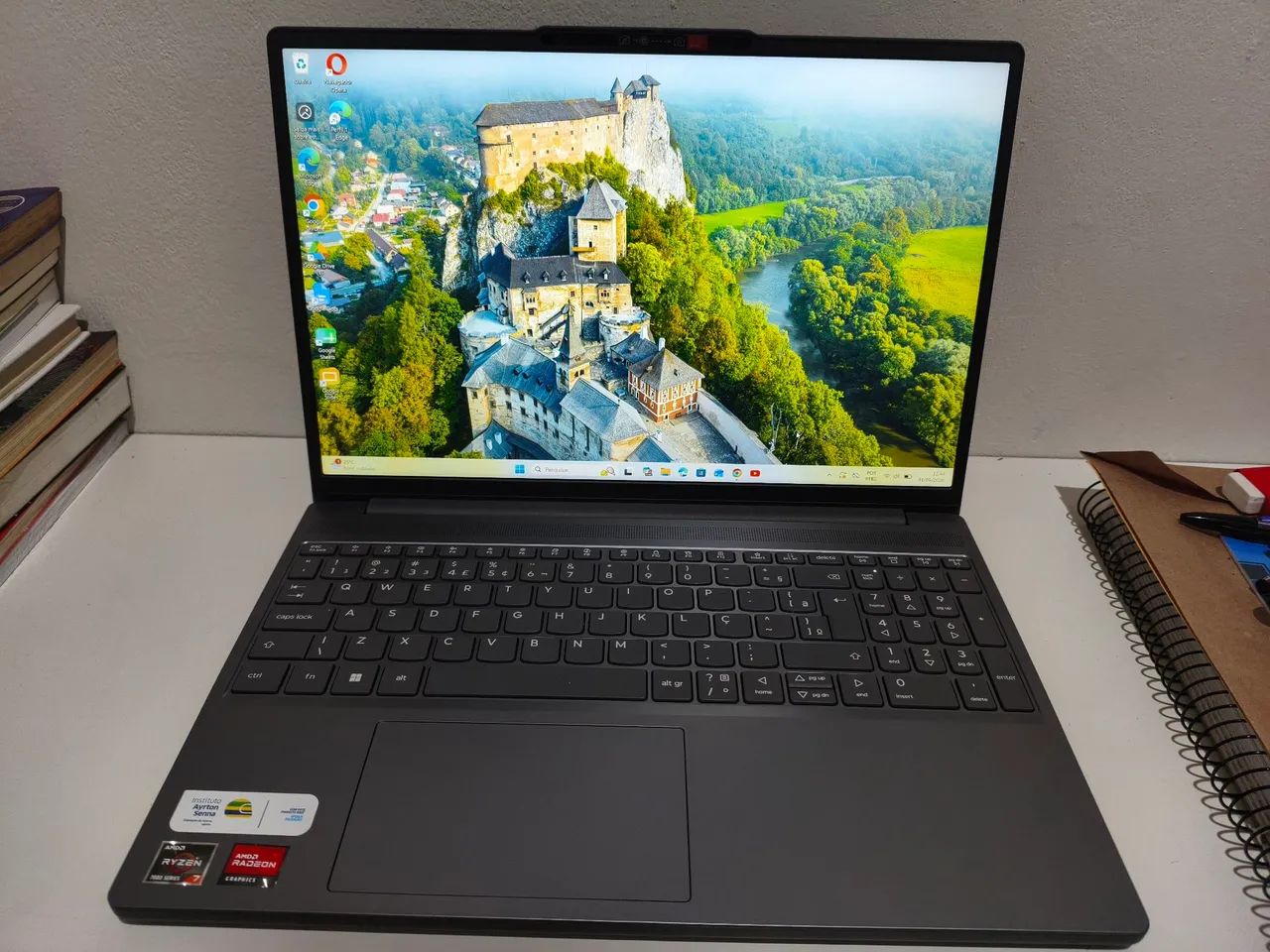 Notebook com apenas 3 meses de uso