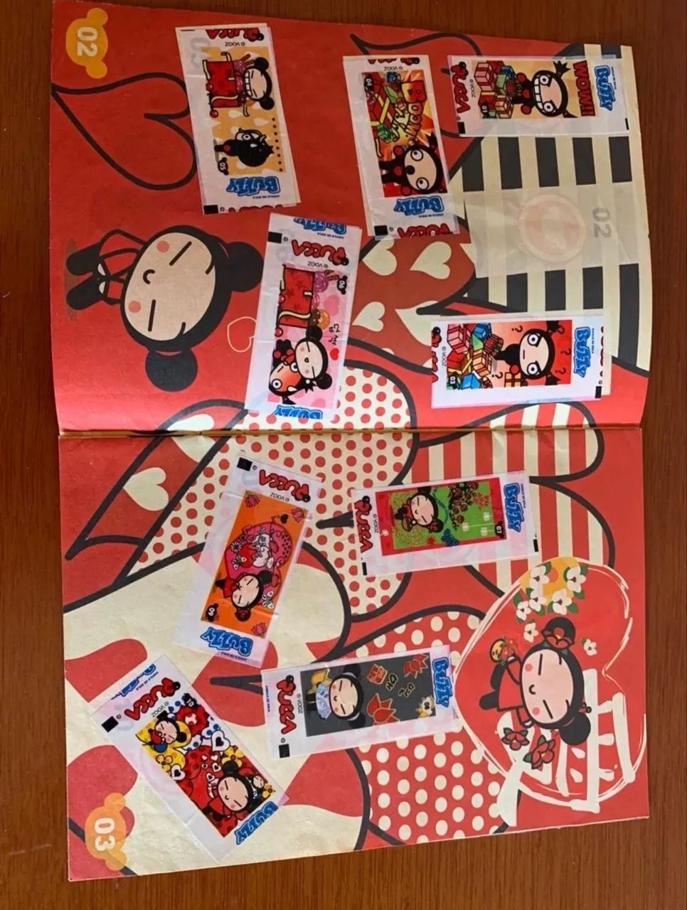 Álbum de figurinha buzzy chiclete pucca 2007