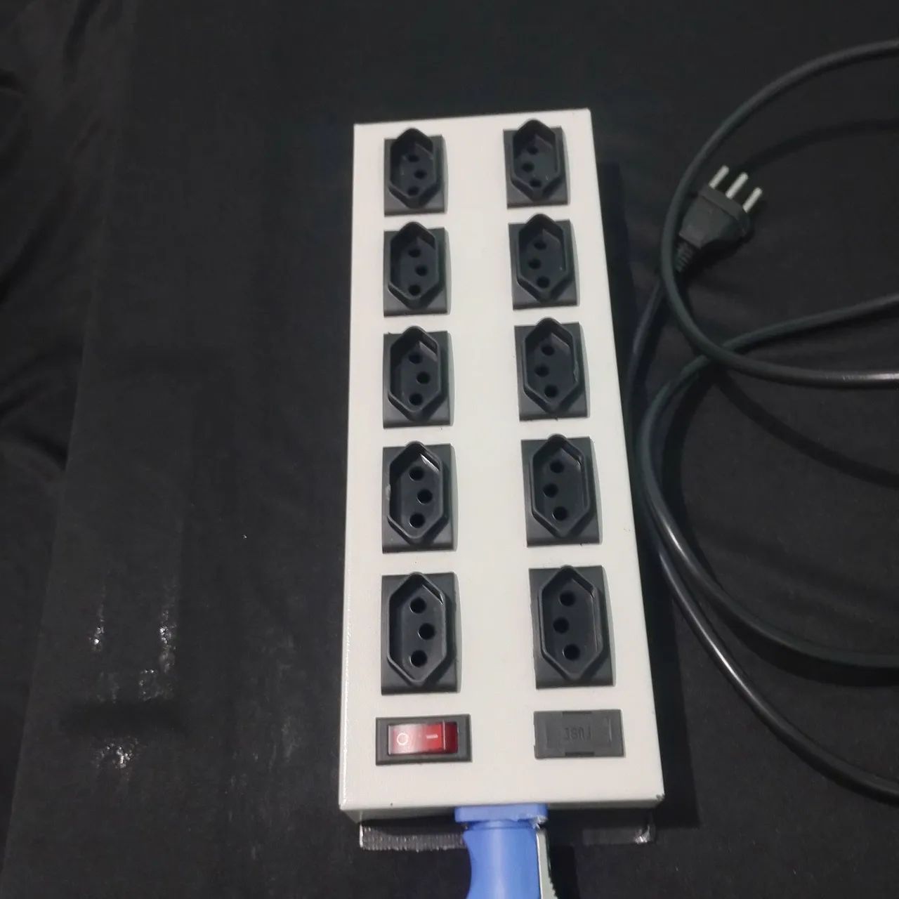 Régua de ac com 10 pontos de ligação e plug Neutrik 