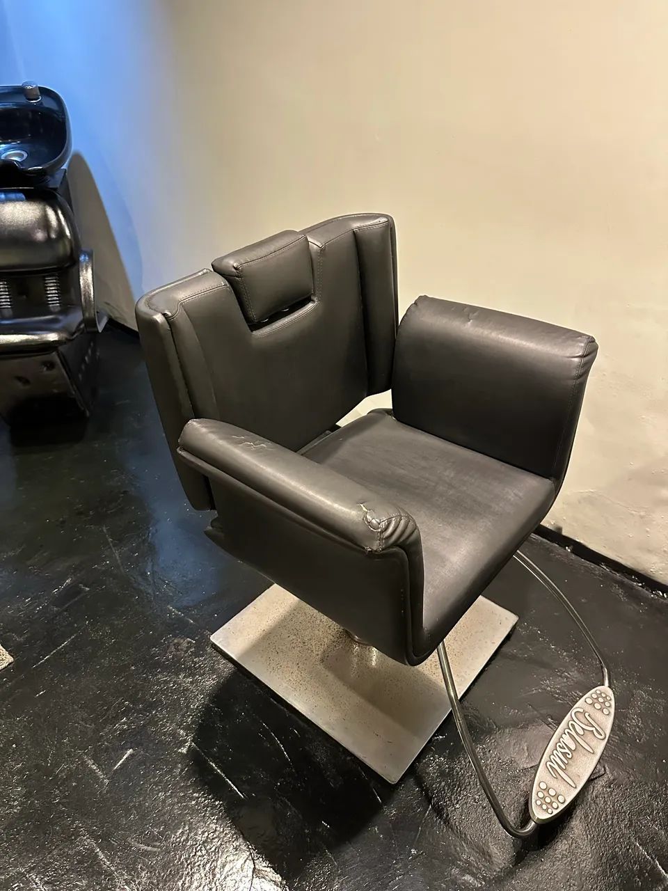 Poltrona de cabeleireiro / barbeiro reclinável  - Foto 2