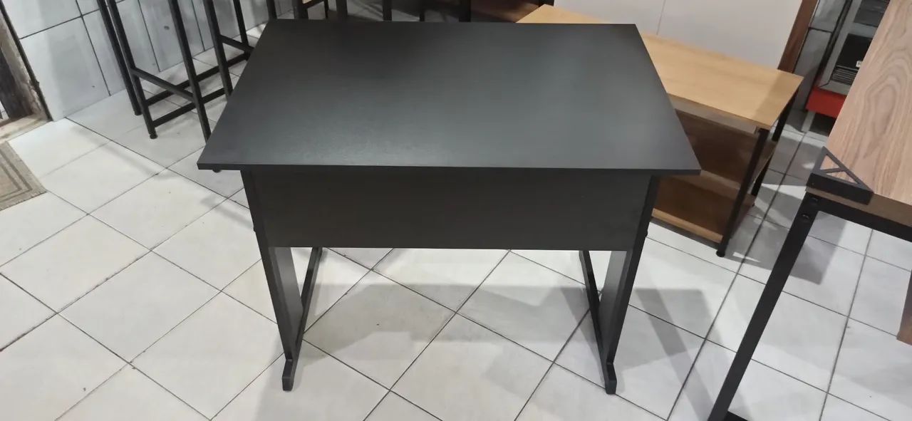 Mesa preta para escritório 