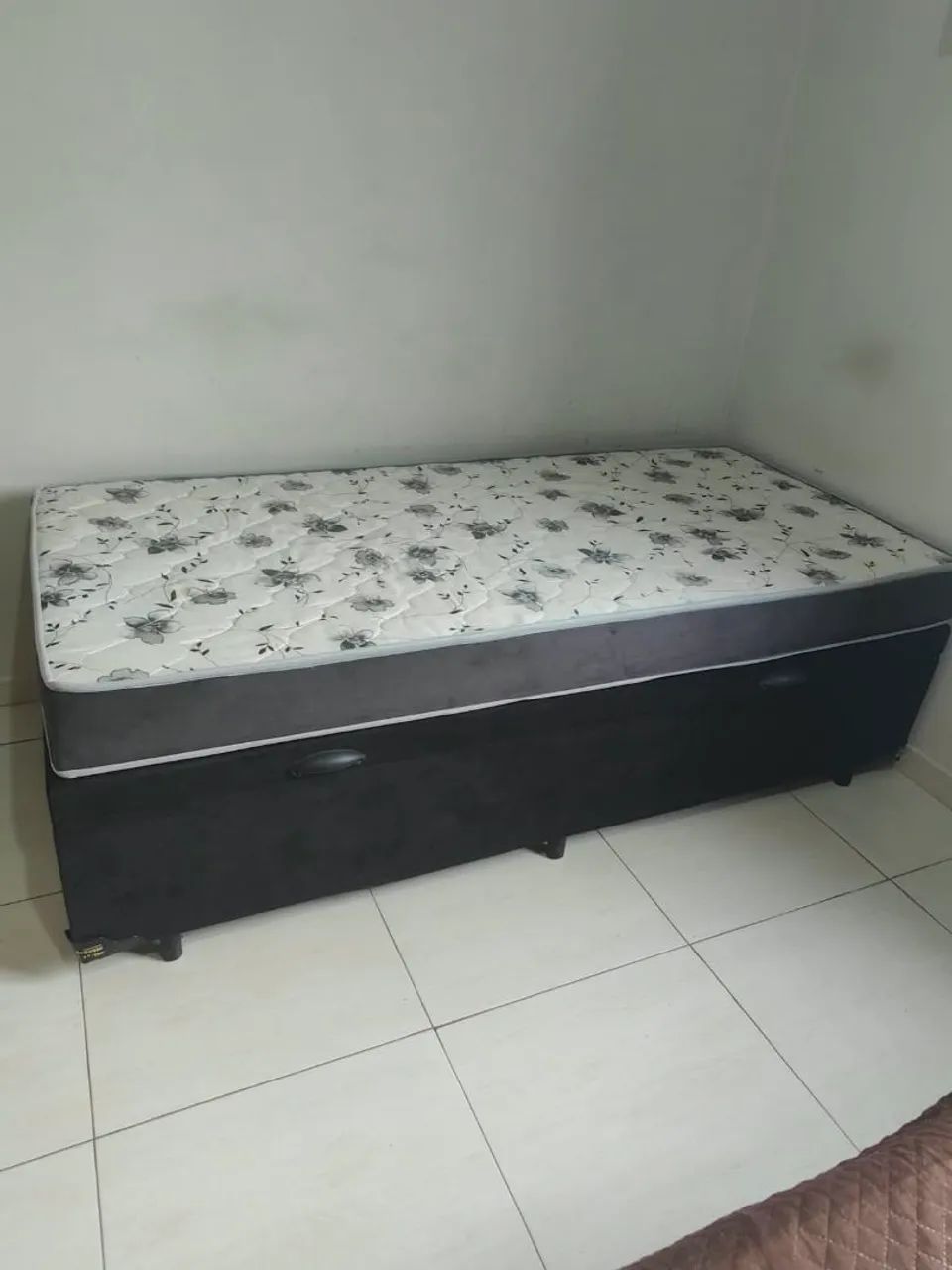 Cama box solteiro ( usada 3 vezes)