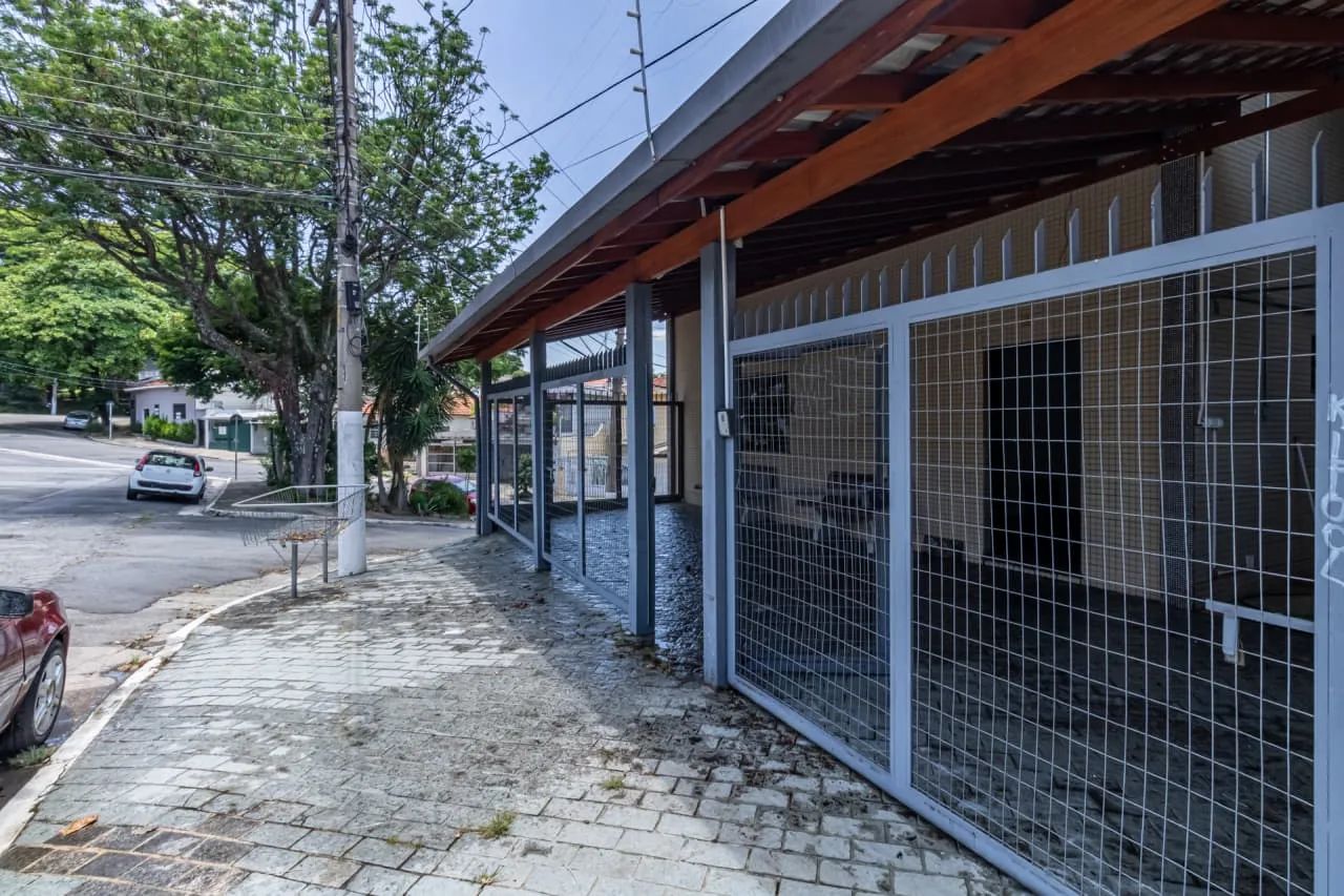 Casa comercial na Rua Bento de Abreu, 98  470 m²
