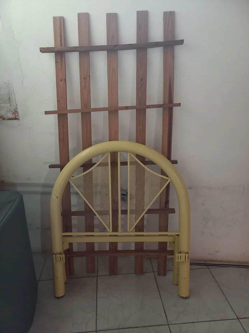 Cama de ferro solteiro na cor bege  - Foto 4