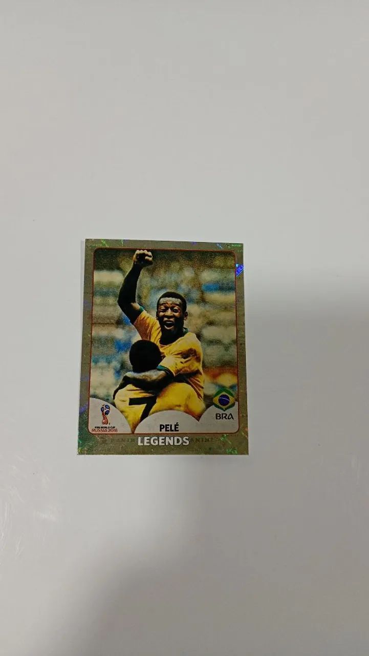 Figurinhas legends de Pelé do álbum da copa de 2018.