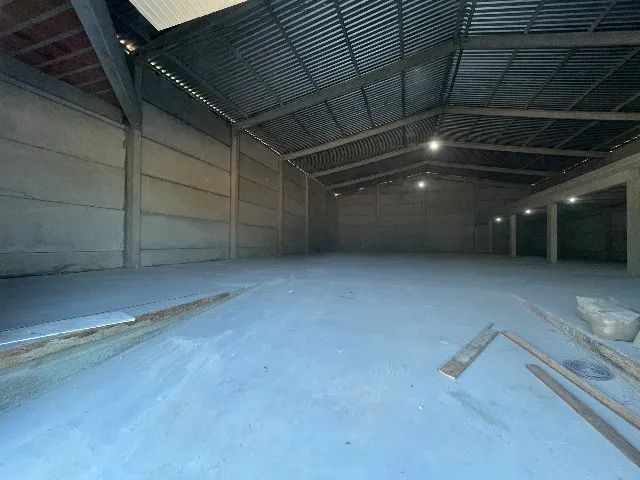 Alugo Galpão 600m2 + 140m2 de mezanino - Foto 2