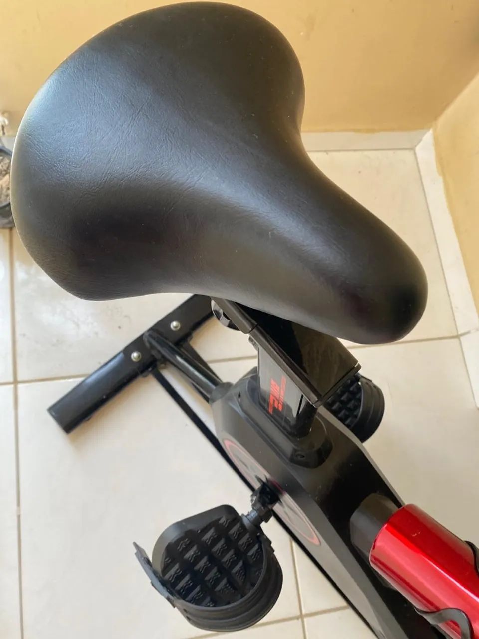 Bicicleta Ergométrica Semi Nova - Foto 4