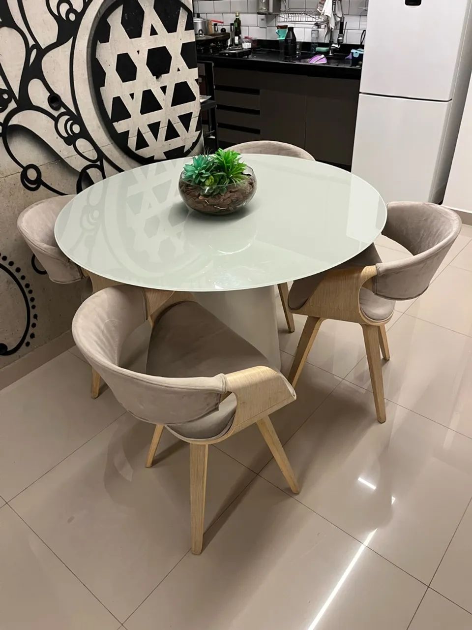 Mesa de jantar cone com 4 cadeiras 1.20  - Foto 3