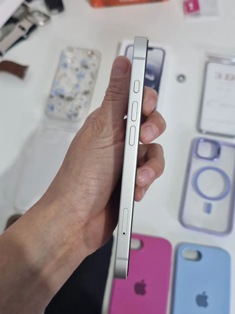 Iphone 16e 128 Branco - Foto 5