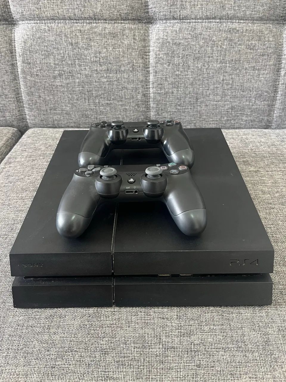 PS4 520g 2 controles  - Foto 3