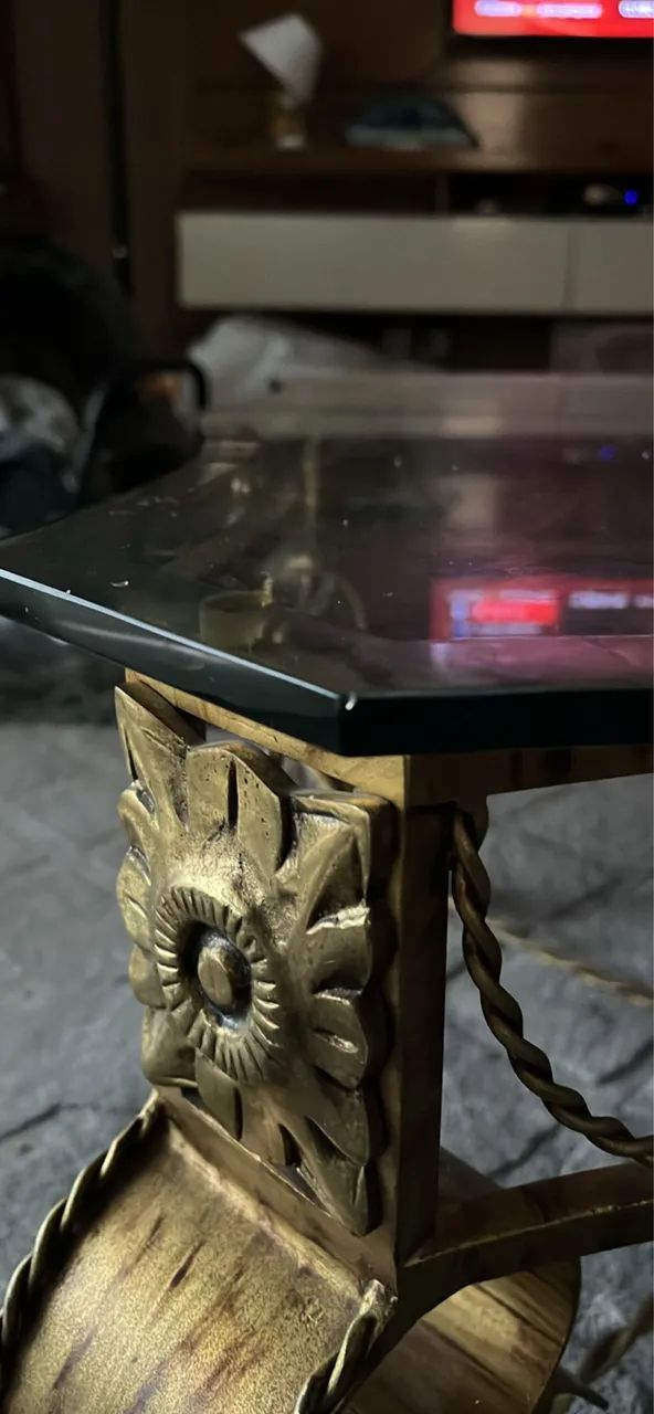 Mesa de centro vidro e ferro trabalhado - Foto 2