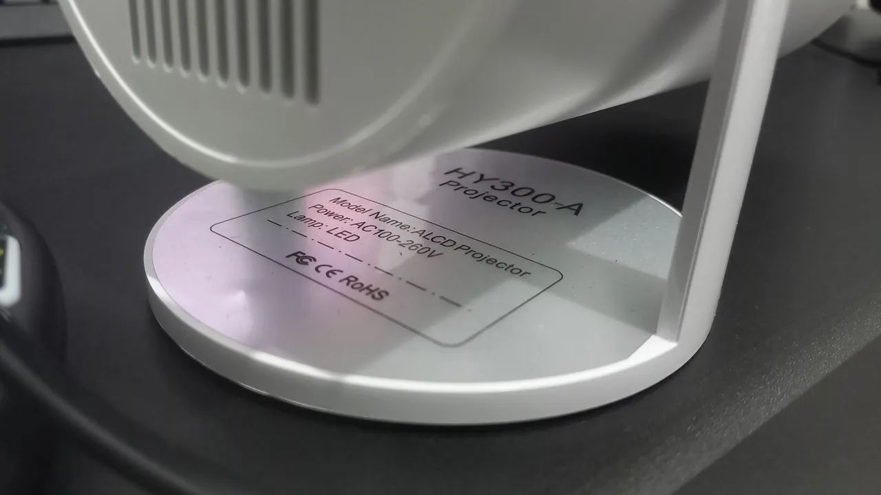 Projetor HY300 Seminovo + Teclado Wireless (Substitui Controle) - Foto 5