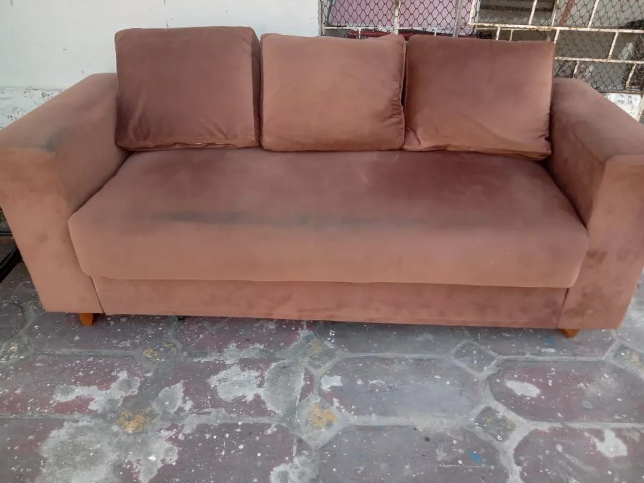 VRNDO UM SOFA SEMI NOVO 3 LUGARES - Foto 2