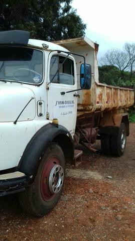 Caminhão caçamba 1113