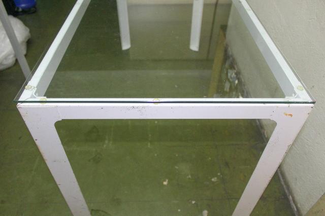 Mesa de Escritório em Ferro e Vidro Branca / Escrivaninha Office - Foto 3