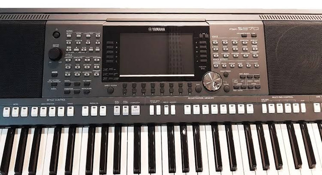 Teclado Yamaha Psr s970 semi novo
