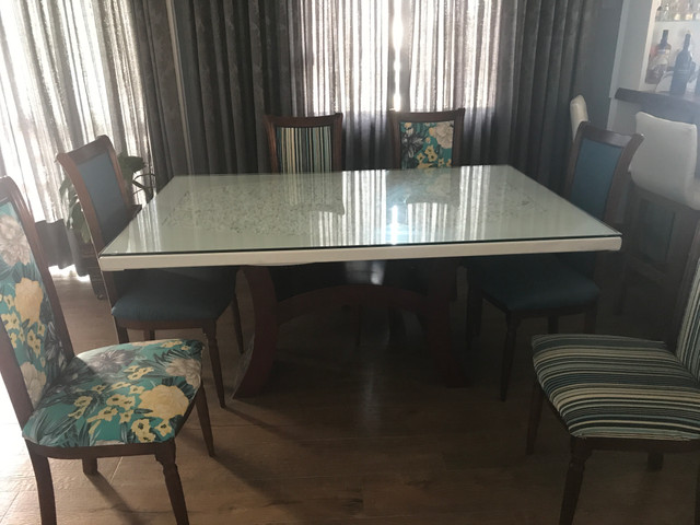 Vendo Conjunto de mesa e cadeiras