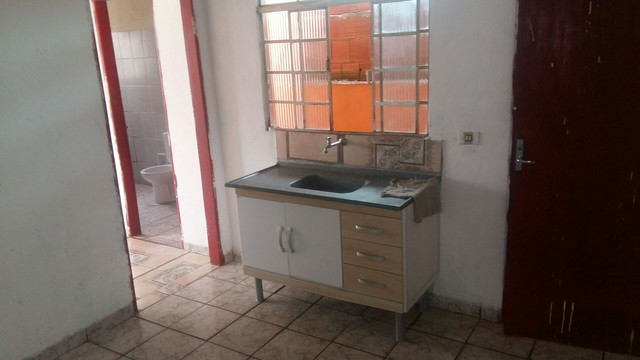 Aluga se 2 comodos no bairro jardim pararangaba zona leste