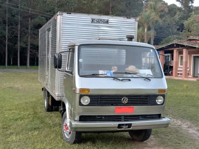 Vw 6.90 baú troco por Caminhão Basculante ou Retro Emplacada
