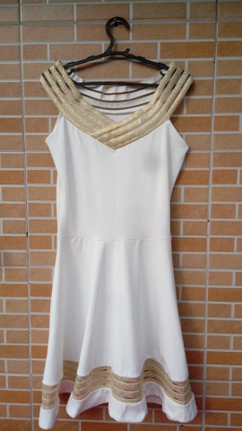 Vestido Chic: branco com dourado - Foto 3