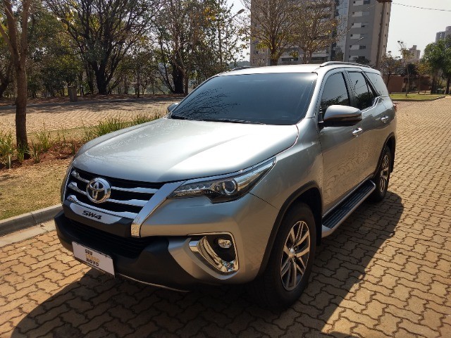 TOYOTA HILUX SW4 2.8 SRX 4X4 7 LUGARES 16V TURBO INTERCOOLER DIESEL 4P AUTOMÁTICO 2019