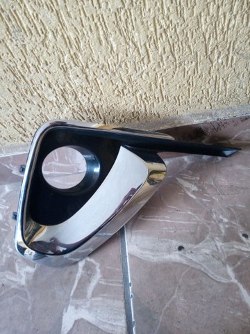 Grade farol milha lado direito Hilux Sw4 