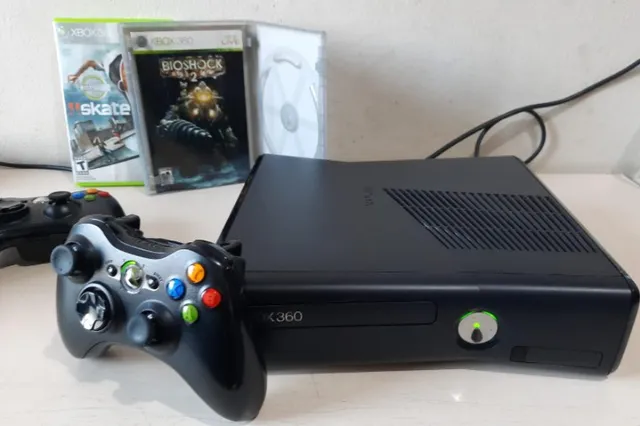 Console Xbox 360 Slim 4gb + 2 Controles E 5 Jogos - Usado