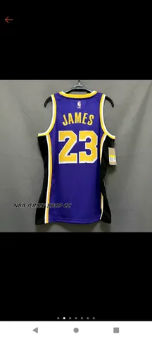 Camiseta de baloncesto de los Lebron James L Lakers de la NBA de segunda  mano por 48 EUR en Roma en WALLAPOP