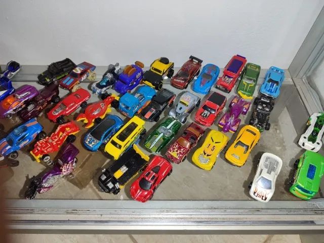 200 carros da hotwheels