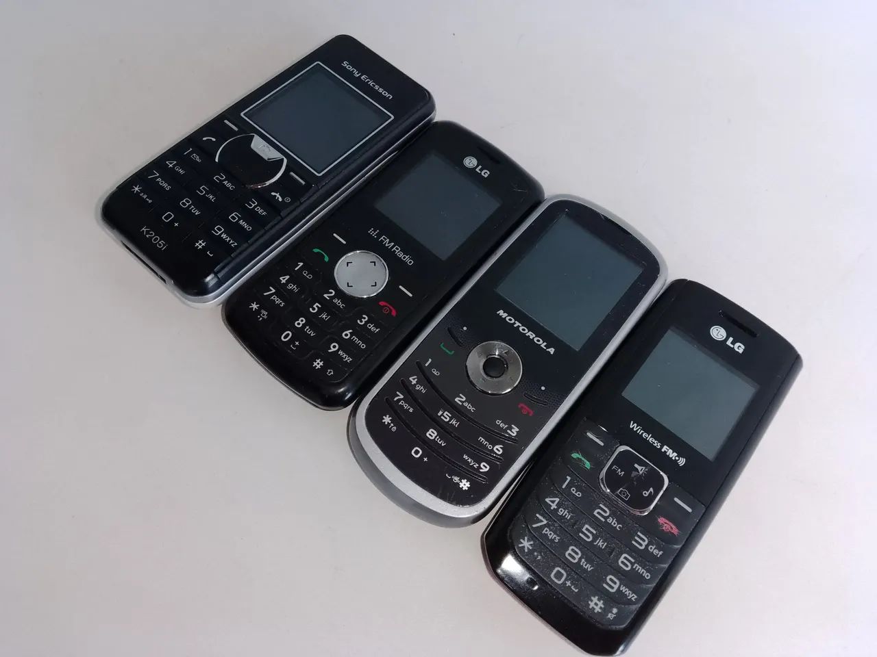 Lot. Com 04 celulares antigos - Foto 4