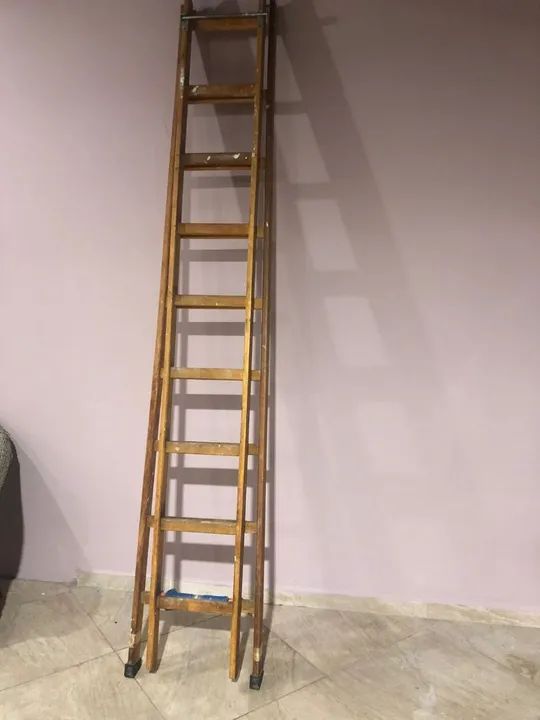 Escada de madeira para pintura - Usada - Foto 4